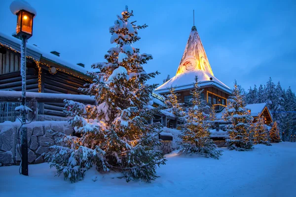 Europe Finland Rovaniemi December 2018 Snow Covered Wooden Buildings Santa — Zdjęcie stockowe