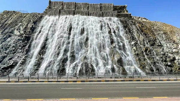 Umělý Vodopád Khorfakkan Sladkou Vodou Městě Khowr Fakkan Enklávách Sharjah — Stock fotografie