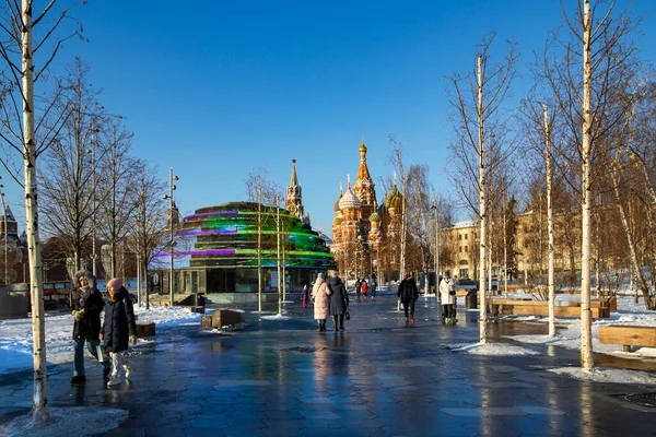 Russia Moscow December 2021 Zaryadye Park Met Moderne Architectuur Tegen — Stockfoto