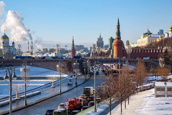 Rússia Moscow Dezembro 2021 Vista Muralha Kremlin Catedral Cristo Salvador — Fotografia de Stock