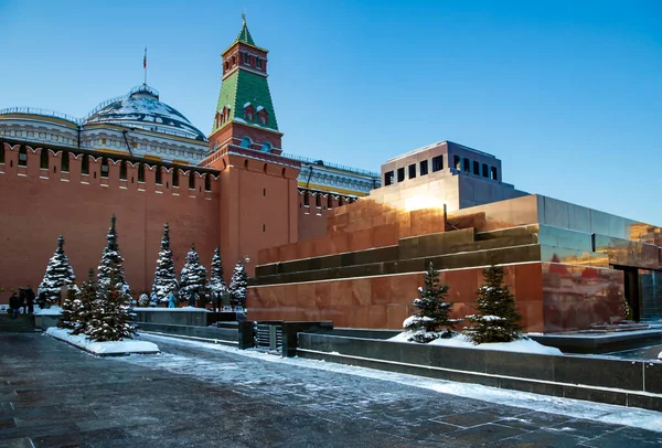 ロシア モスクワ 12月 2021 ロシアの首都モスクワの赤の広場にあるクレムリンとレーニン廟の眺め — ストック写真