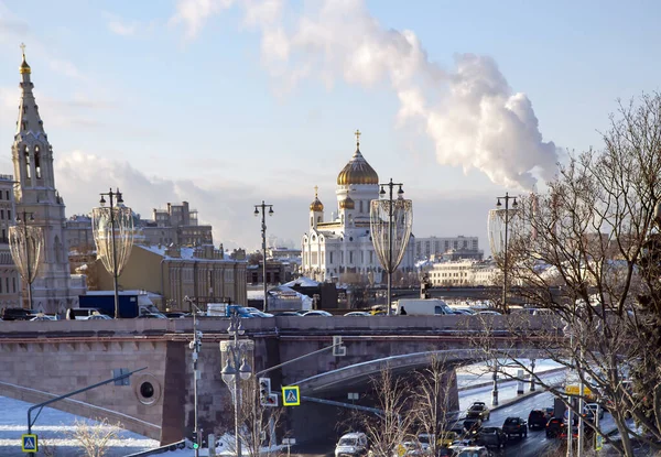 Rússia Moscow Dezembro 2021 Vista Catedral Cristo Salvador Perto Aterro — Fotografia de Stock