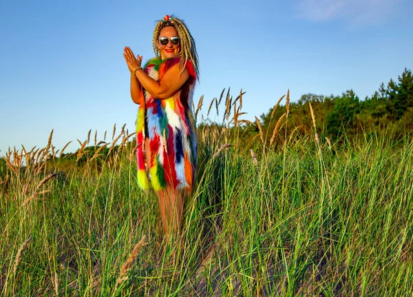 Pretty Laughing Woman Curly Hair Stands Grass Sand Dune Looks — Stock Photo, Image