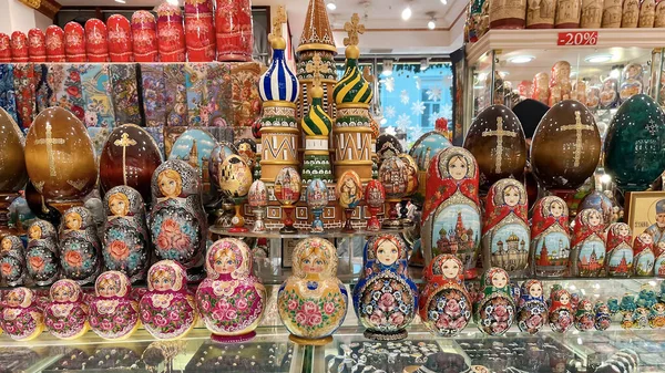 Russland Moskau Dezember 2022 Geschenkeladen Mit Schönen Produkten Bunte Nistpuppen — Stockfoto