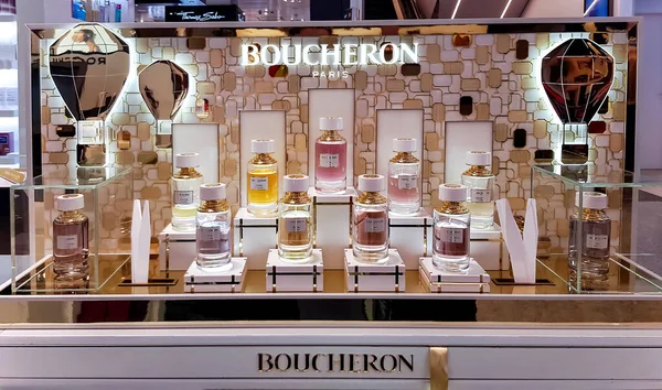 Hiszpania Barcelona Marzec 2022 Półki Perfumami Boucheron Centrum Handlowym Boucheron — Zdjęcie stockowe