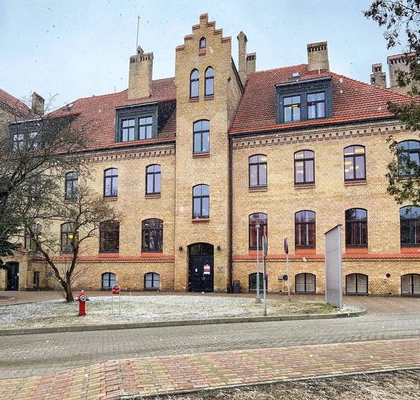 Gerenoveerde Gevel Van Riga 1Ste Ziekenhuis Winter Besneeuwde Dag Ziekenhuis — Stockfoto