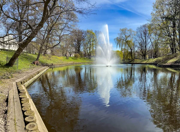 Panorama Beautiful Riga Canal Fountain Bastion Park Early Spring Day — Stok fotoğraf