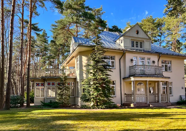 Latvia Riga April 2022 Private Residence Large Green Lawn Beautiful — Foto Stock