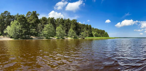 Панорама Чудового Озера Кізезер Прісною Водою Очерет Березі Хмари Відбивають — стокове фото