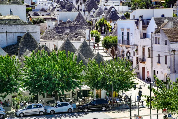 Italy Alberobello August 2014 Trulli Houses Alberobello Village Tourists Streets — Stock Photo, Image