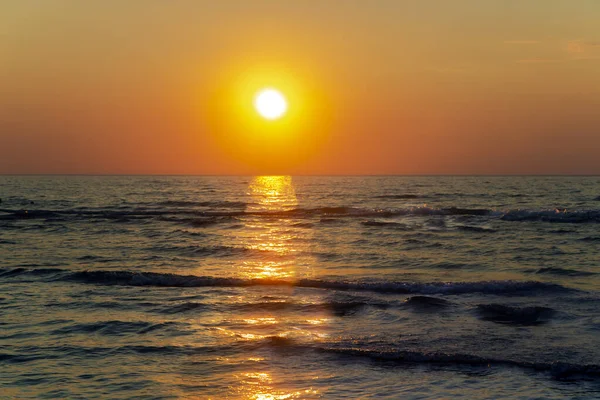 Belo Pôr Sol Dourado Sobre Mar Báltico Jurmala Letónia Vista — Fotografia de Stock