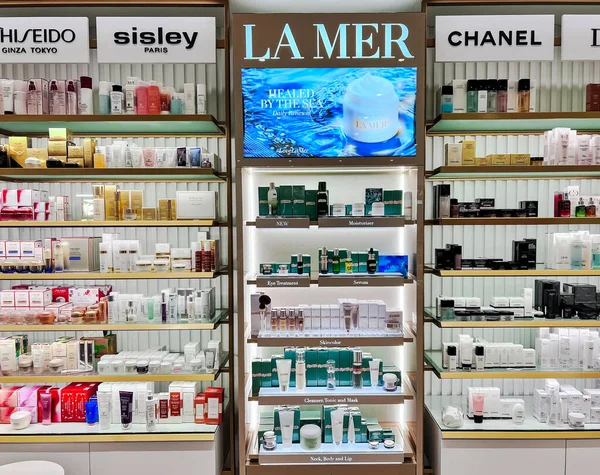 Latvia Riga July 2022 Shelves Professional Luxury Cosmetics Mer Popular — 图库照片