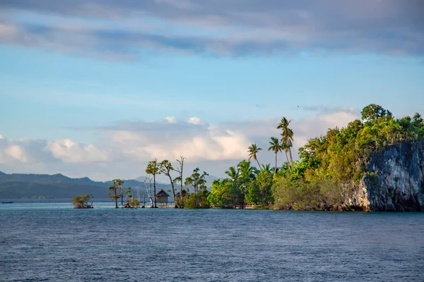 Скелі Острові Ель Нідо Тлі Заходу Сонця Чистих Водах Індійського — стокове фото