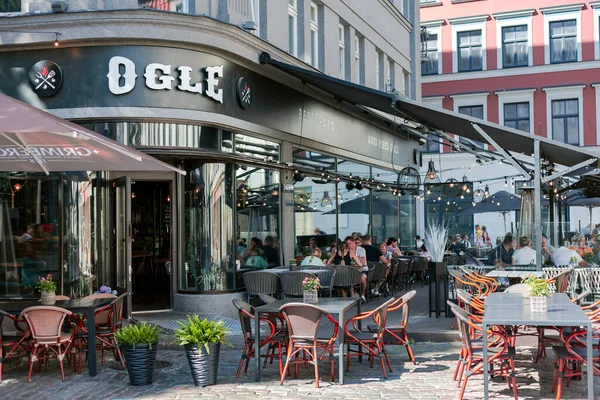 Latvia Riga August 2022 People Dine Open Veranda Cafes Street — Stock Photo, Image