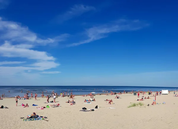 Latvia Jurmala August 2022 People Enjoying Relaxing Baltic Sea Beach — Photo