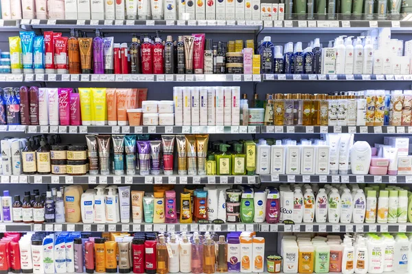 Latvia Riga August 2022 Shelves Shampoos Conditioners Reduced Prices Sale — Stockfoto