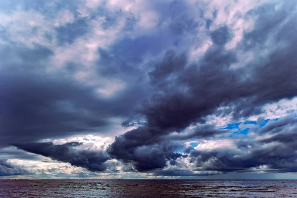 Dramatisch Stürmischer Dunkler Himmel Über Der Ostsee Kurz Vor Einem — Stockfoto