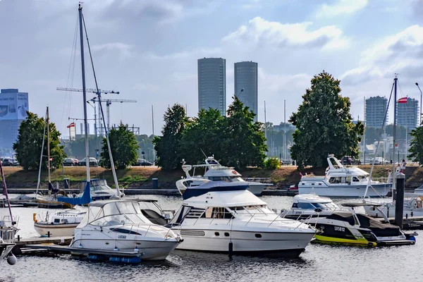 Latvia Riga August 2022 Boats Yachts Andrejosta Pier Берегах Річки — стокове фото