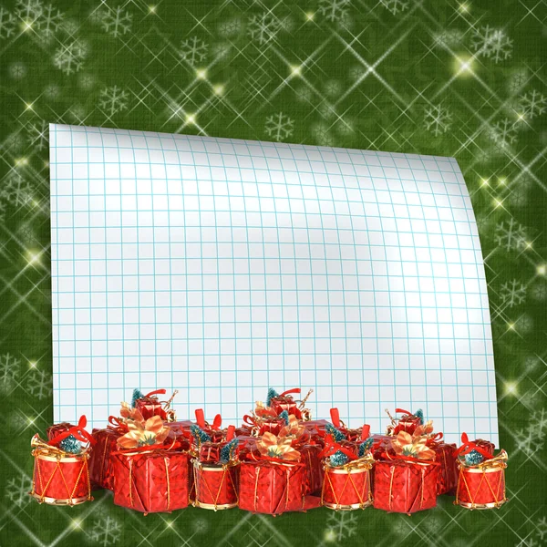 Tarjeta de felicitación de Navidad con regalos en el bac abstracto verde —  Fotos de Stock