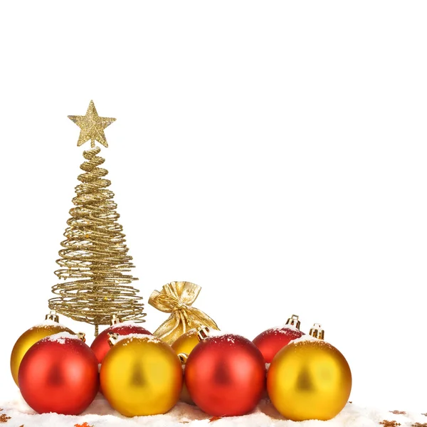 Verschneite Weihnachtskugeln und goldene Sterne auf der weißen, isolierten Rückseite — Stockfoto