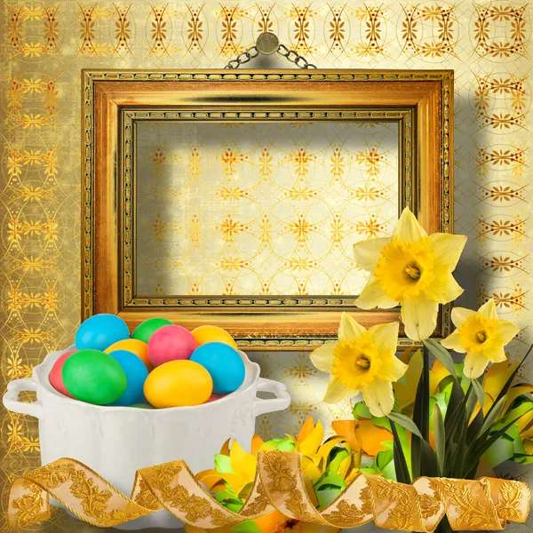 Pastel background with multicolored eggs and narcissus to celebr — Stock Photo, Image