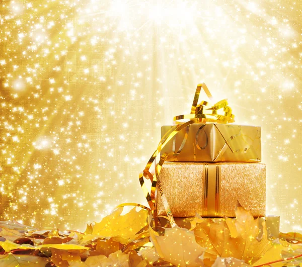 Gift box in gold wrapping paper — Stock Photo, Image