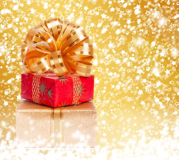 Gift box in gold wrapping paper — Stock Photo, Image