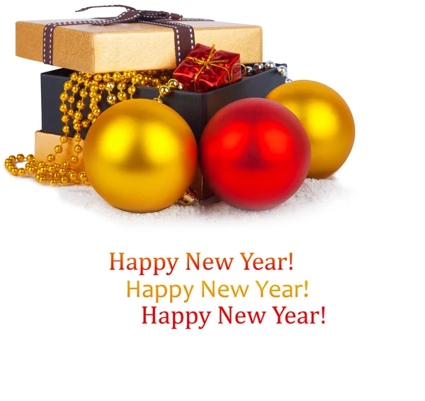 Caixa de presente dourado com bolas de Natal e guirlandas de belo b — Fotografia de Stock