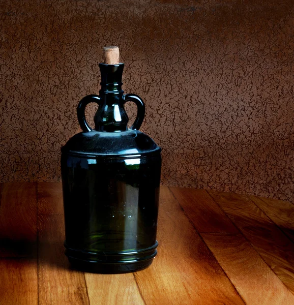 Старая пыльная бутылка — стоковое фото