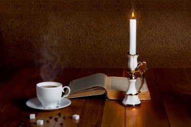kitap ile taze kahve fincan sıcak