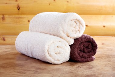 temiz havlu seti ile dinlenmek için Geleneksel Ahşap sauna