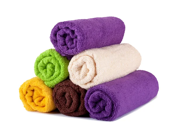 Beyaz arka plan üzerinde izole temiz havlu yığını