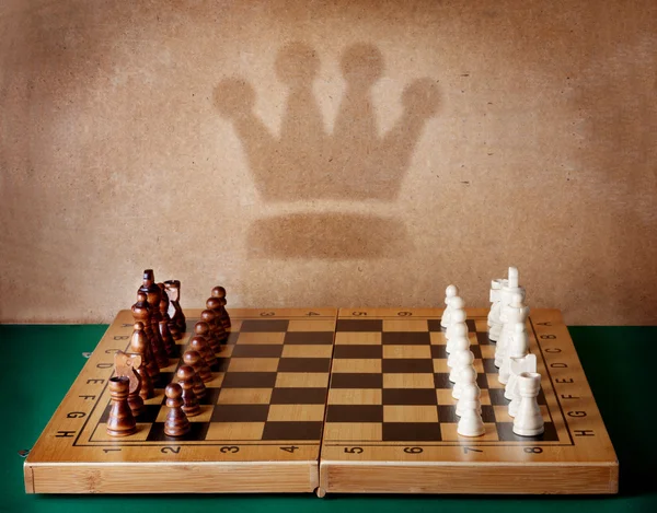 Шахматная доска с фигурами — стоковое фото