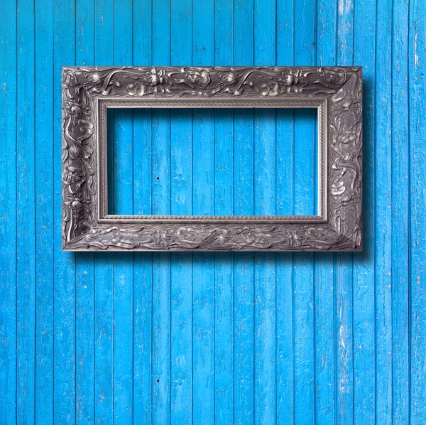 Moldura vintage na parede de madeira azul — Fotografia de Stock