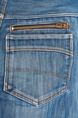 Mavi jeans arka cebimde. güzel rahat tarzı