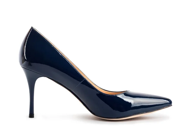 Belles chaussures classiques bleues pour femmes isolées sur fond blanc — Photo