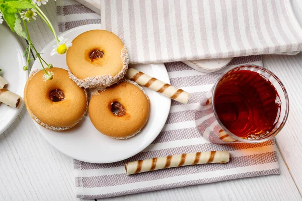 One Cups Hot Tea Delicious Cookies White Wooden Table Top — Stock Photo, Image