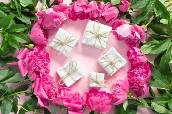 Bouquet Belle Peonie Rosa Con Confezioni Regalo Involucro Carta Cornice — Foto Stock