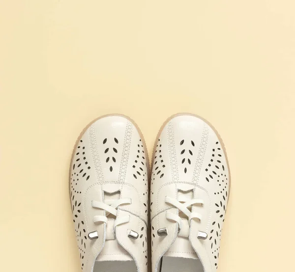 Pale White Female Shoes Yellow Backdrop Flat Lay Top View — Stock Photo, Image