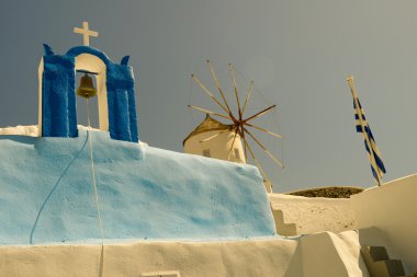 Kilise ve yel değirmeni