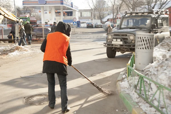 Russian street cleaner — Stock Photo, Image