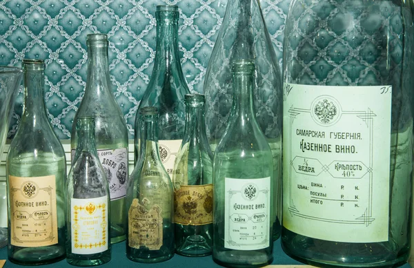 Russische wodka flessen Rechtenvrije Stockfoto's