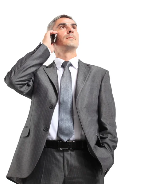 Portret van Kaukasische zakenman met behulp van mobiele telefoon op witte achtergrond — Stockfoto