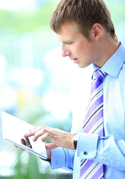 Businessman using his tablet in the office Royalty Free Stock Photos