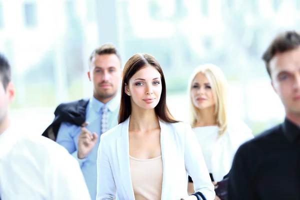 Retrato de yung guapa mujer de negocios — Foto de Stock