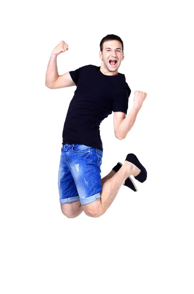 Junger lächelnder Mann springt — Stockfoto