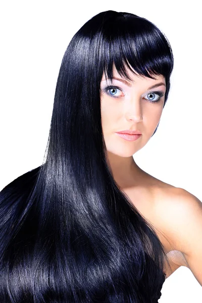 Retrato de una hermosa joven con elegante cabello largo y brillante. Aislado sobre fondo blanco —  Fotos de Stock