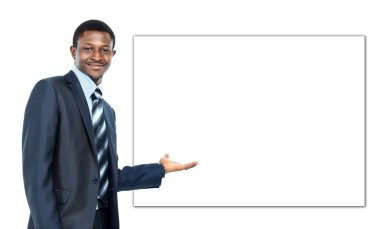 Afrika kökenli Amerikalı iş adamı boş tabela, izole beyaz arka plan üzerinde gösterilen
