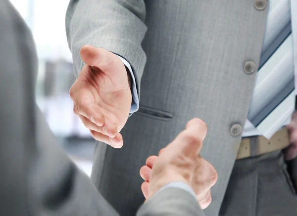 Close up of Businessmen shake hands — Stock fotografie