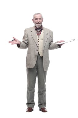 Tam gelişim. Elinde pano olan yaşlı bir iş adamı..